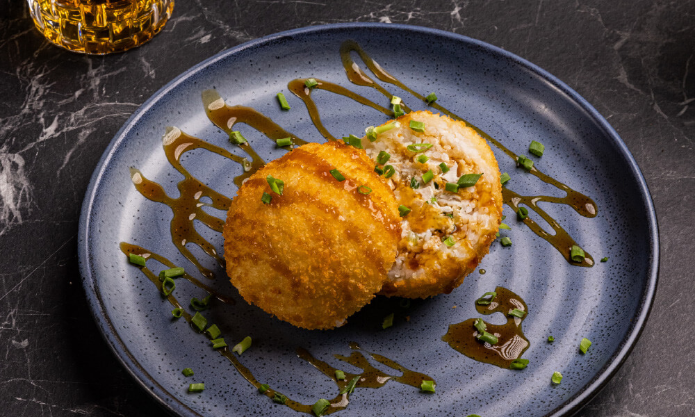 R su Bumbi as Shiki Sushi